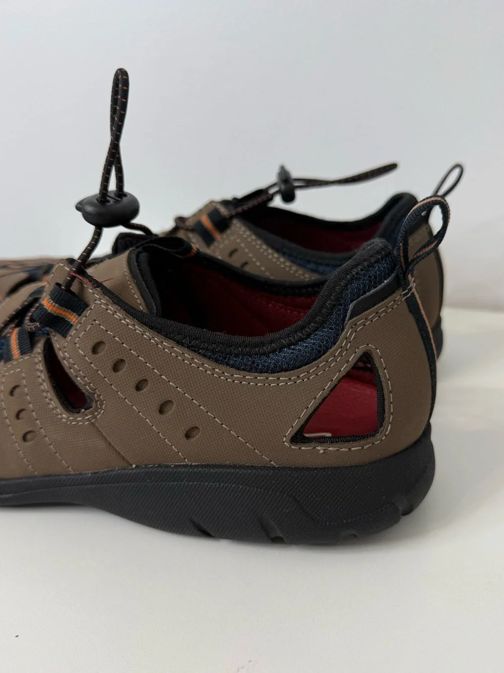 Clarks Flintstone Closed Toe Leather Adjustable Bungee Sandal Men's Size 11 NEW